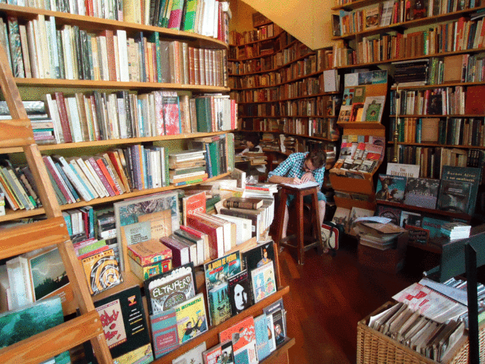 Intérieur librairie argentine caligari