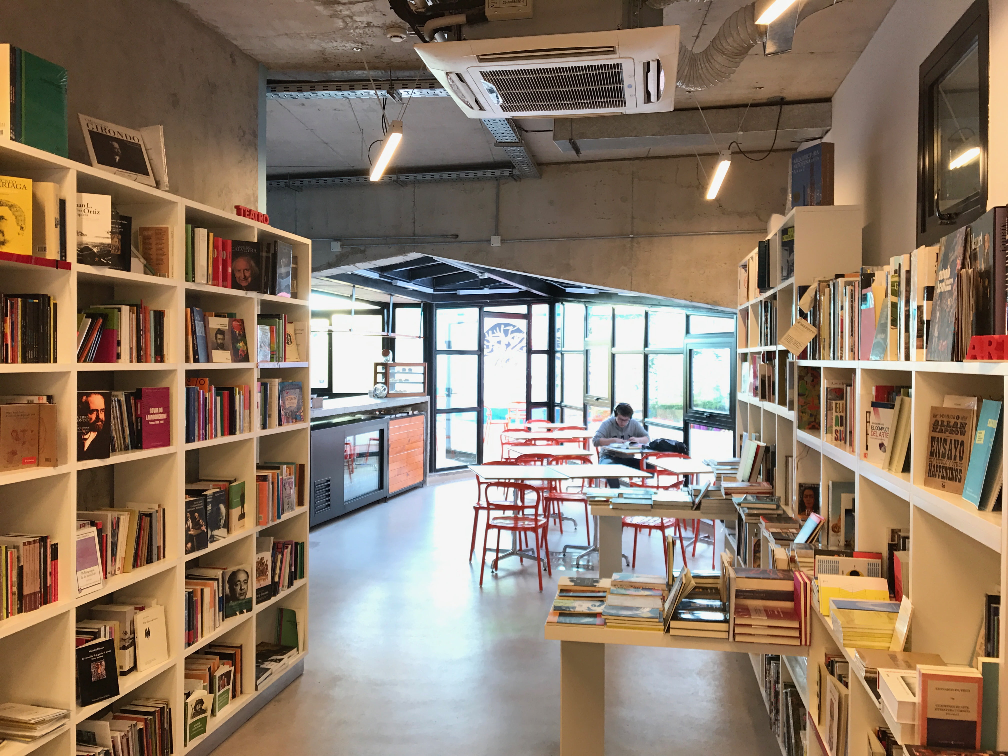 Librería del Fondo: Cultura, libros, café, bagels... (y más)