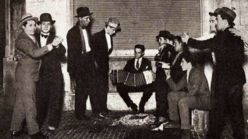 Jóvenes bailando tango - Buenos Aires 1910