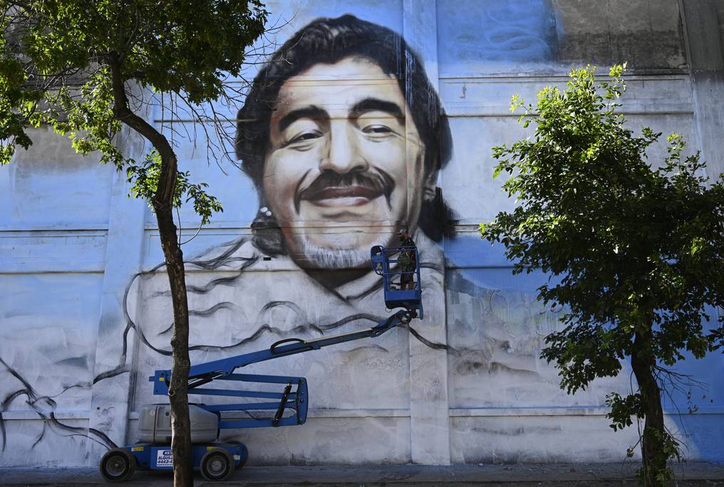 Mural diego maradona en la boca por alfredo Segatori artista callejero